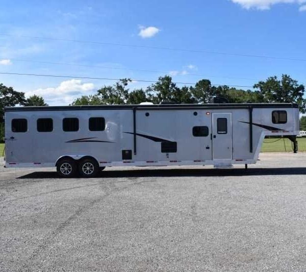 2022 Bison Desperado 8413BG 4 Horse Trailer with 13′ Short Wall