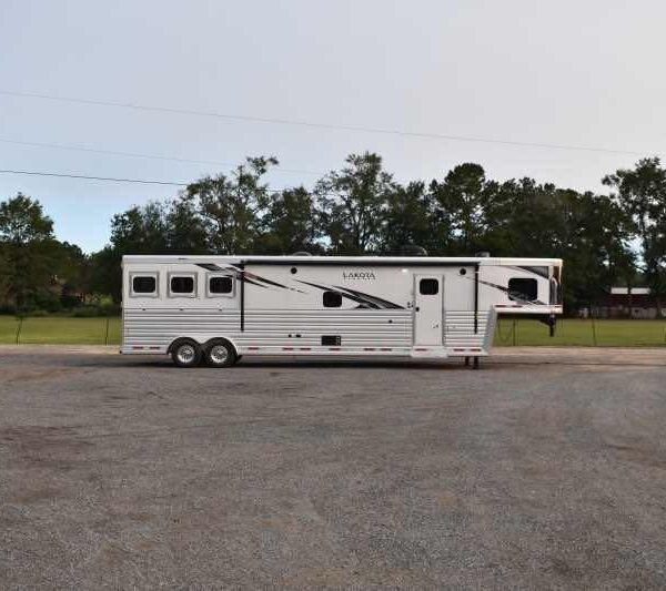 2021 Lakota BIGHORN 8316SRGLQ 3 Horse Trailer with 16′ Short Wall