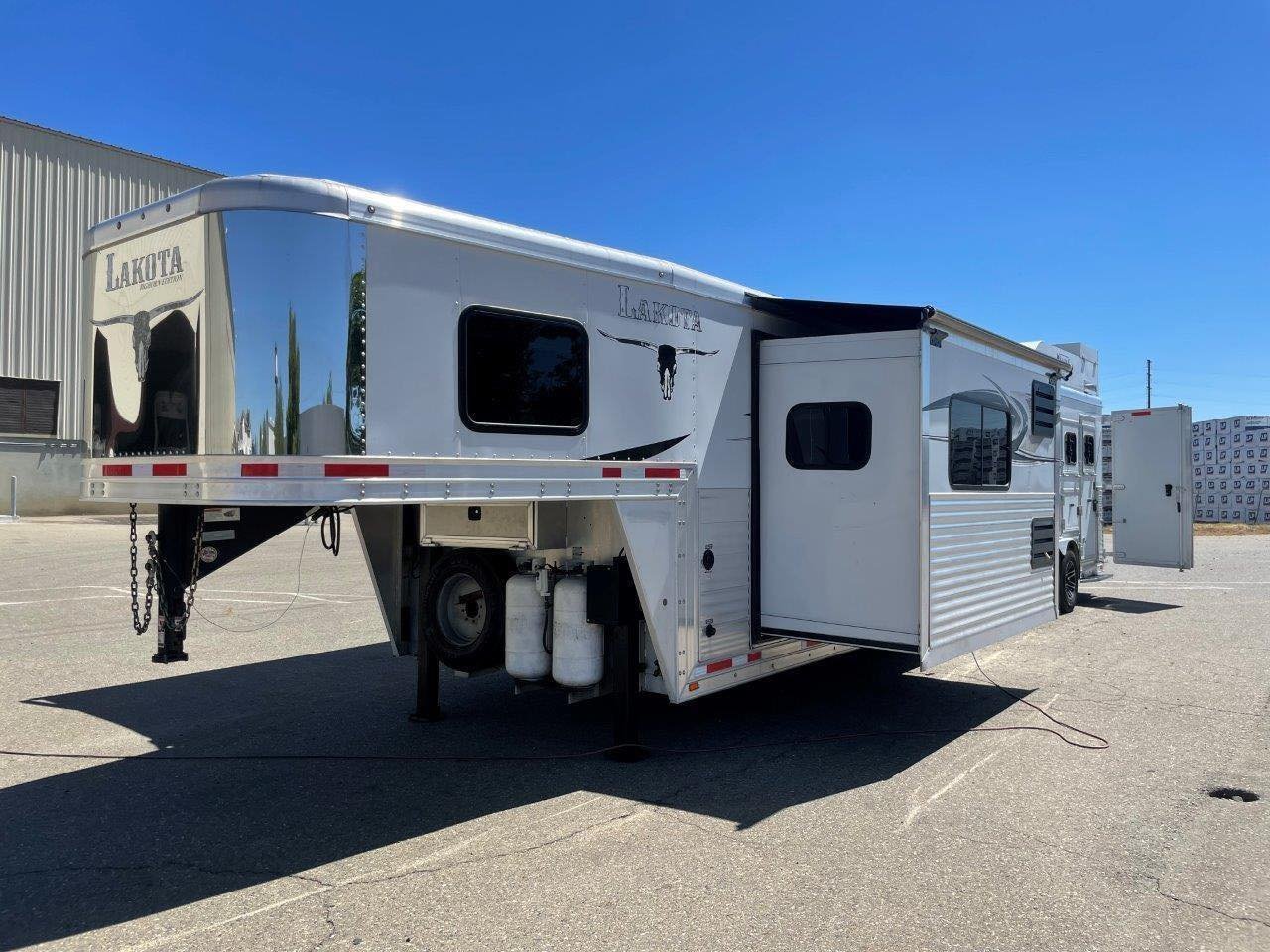 443928556_464750066233099_7035109466564282628_n.jpg 2015 Lakota Bighorn Edition 8414 4 Horse Trailer With Living Quarters “1 Slide” - Image 1