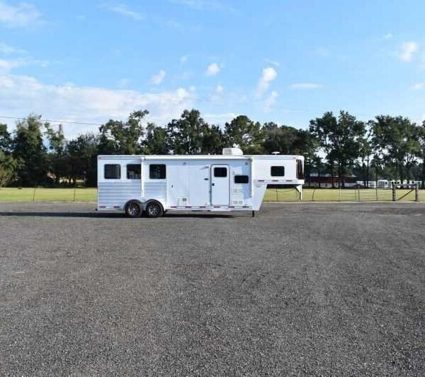 2015 Exiss 7308LQ 3 Horse Trailer with 8′ Short Wall